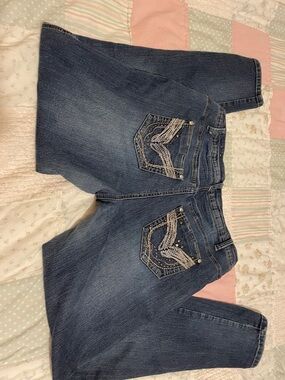 Dark Wash Women's Jeans with Embroidered Back Pockets